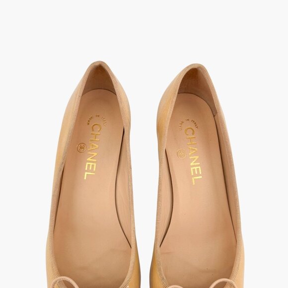 Chanel Beige CC Cap Toe Kitten Pumps Size 39.5 US 8.5-9 Two Tone Low Heel Bow - Picture 4 of 16